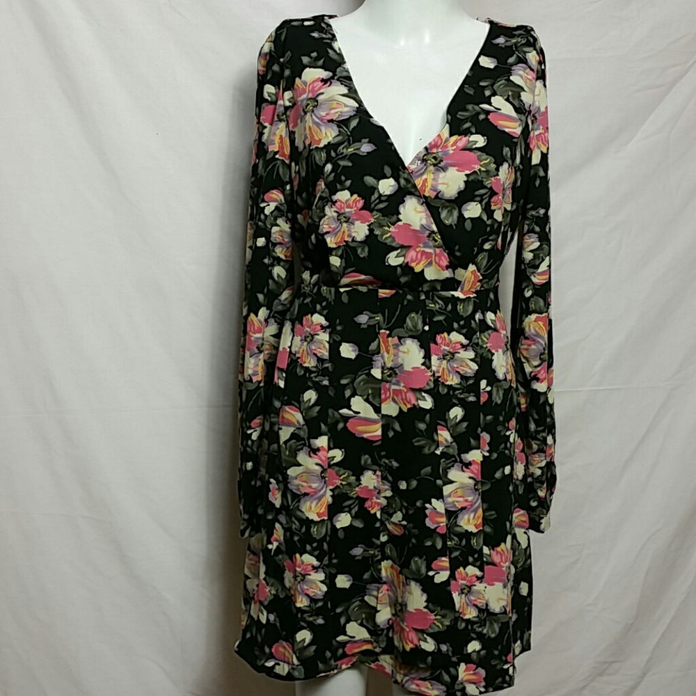 Forever 21 New SMALL long sleeve Dress